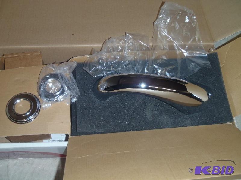 lot 73 image: Delta Whirlpool Faucet Trim