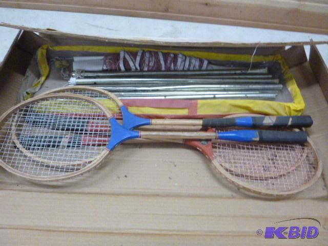 lot 100 image: Badminton Set...