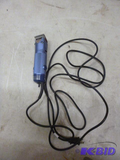 lot 117 image: Oster&nbspTurbo A5 Hair Trimmer Works....