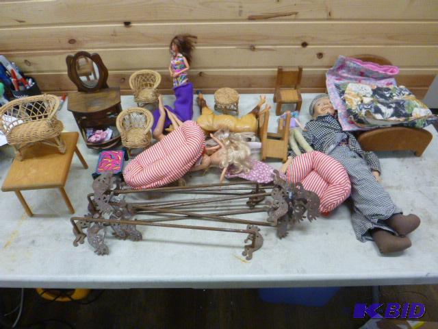 lot 120 image: Miscellaneous Toys Dolls with some doll furni...