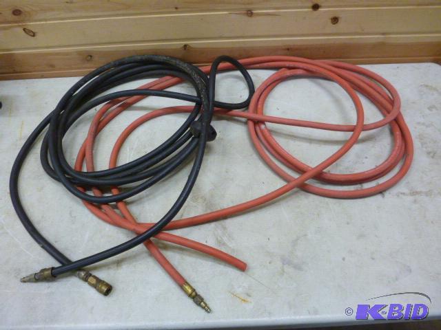 lot 124 image: Two Air Hoses One missing connector....