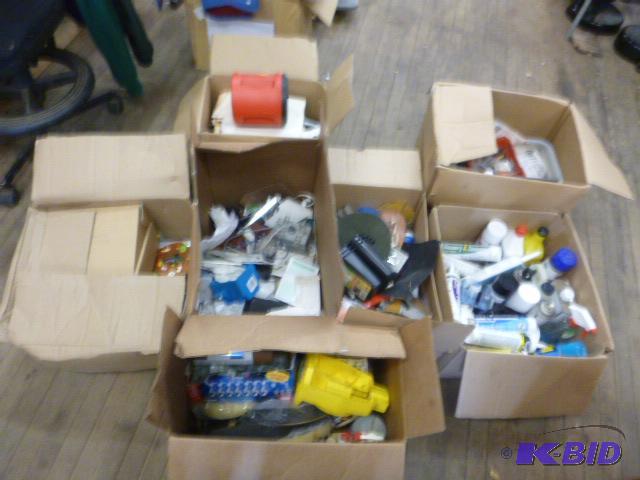 lot 139 image: Lot of Garage Items...