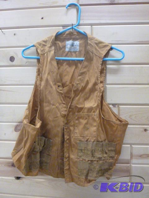 lot 183 image: Hunting Vest Size XL...