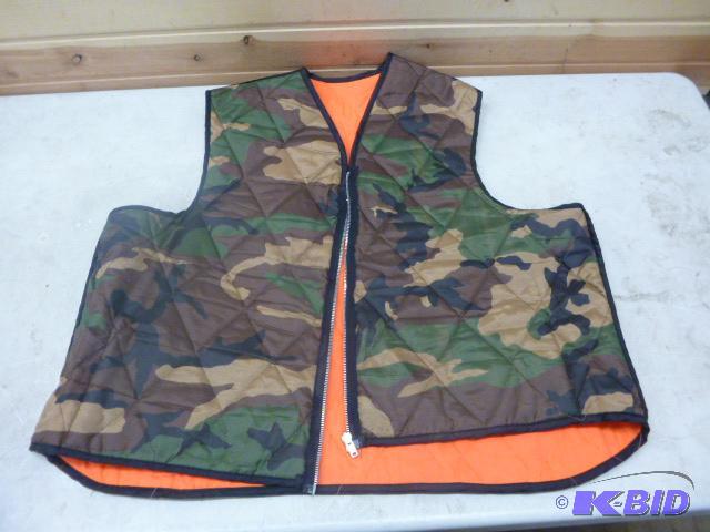 lot 187 image: Reversible Hunting Vest Size 2X or 3X...