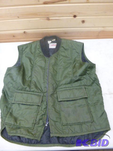lot 188 image: Hunting Vest Size L or XL...