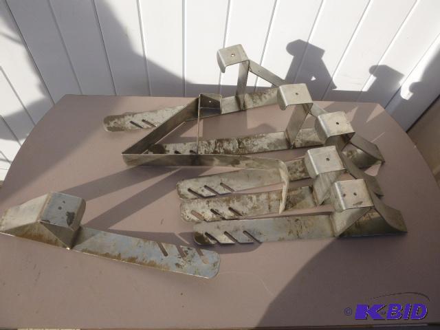 lot 212 image: Seven Toe Hold Brackets...