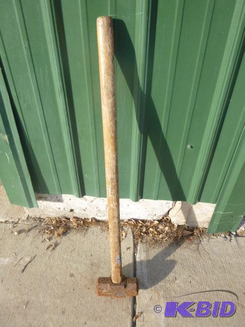 lot 215 image: 8 lb. Maul...