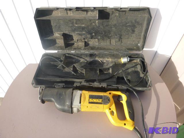 lot 217 image: DeWalt Reciprocating Saw DW 309 - Type 2, 1 1...