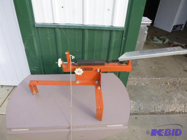 lot 232 image: Outers Clay Pigeon Thrower...