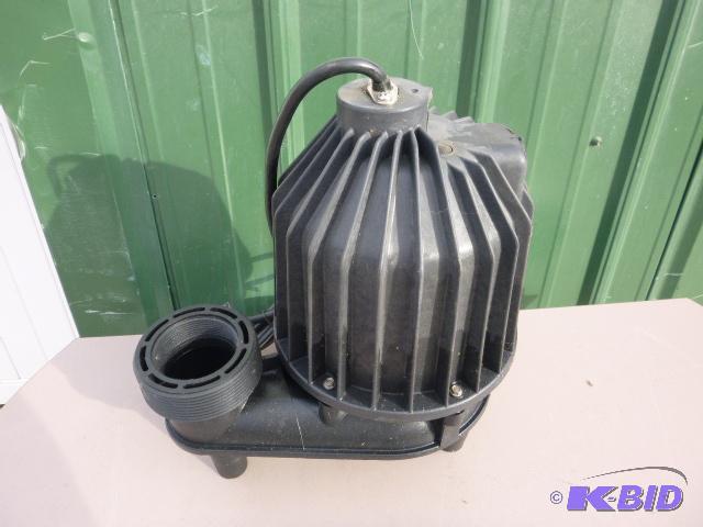 lot 235 image: Wayne Submersible Pump EFL33 - 13 HP, 5700 g...