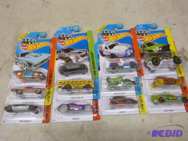 lot 32 image: 12 Hot Wheels Cars Unopened...