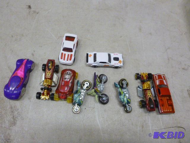 lot 34 image: 10 Hot Wheel Cars...