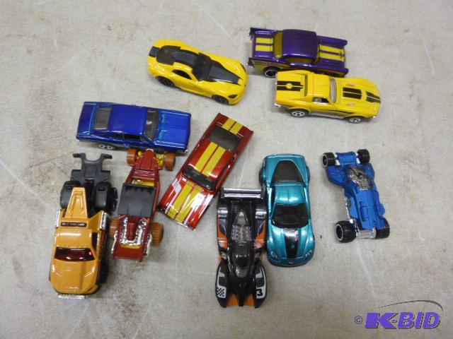 lot 35 image: 10 Hot Wheel Cars...