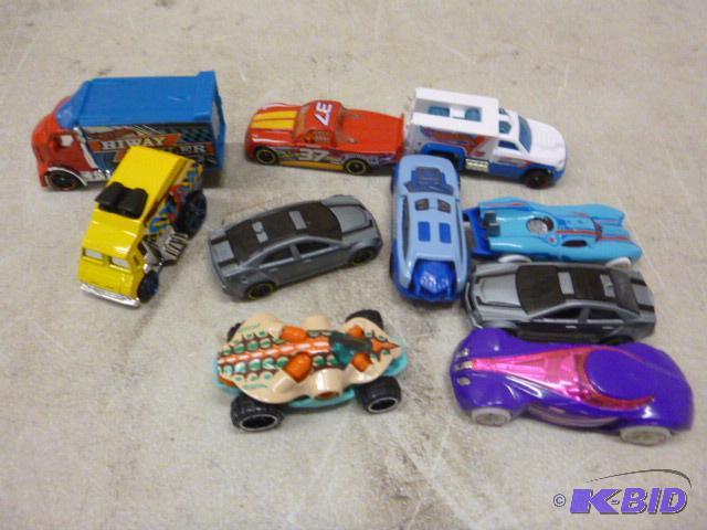 lot 38 image: 10 Hot Wheel Cars...