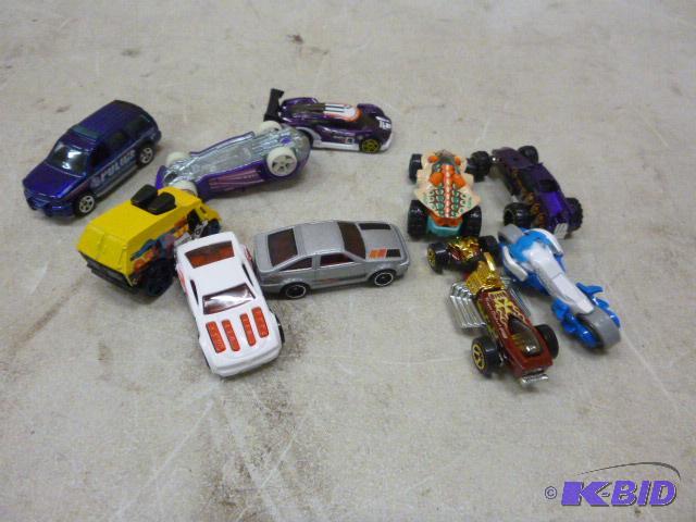 lot 39 image: 10 Hot Wheel Cars...