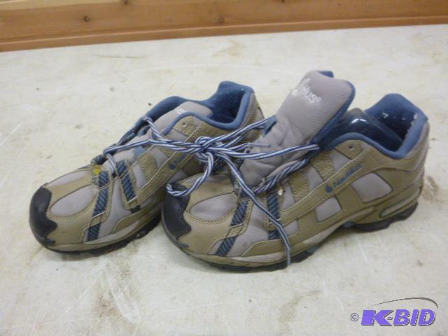 lot 55 image: Nautilus Shoes Size 9...