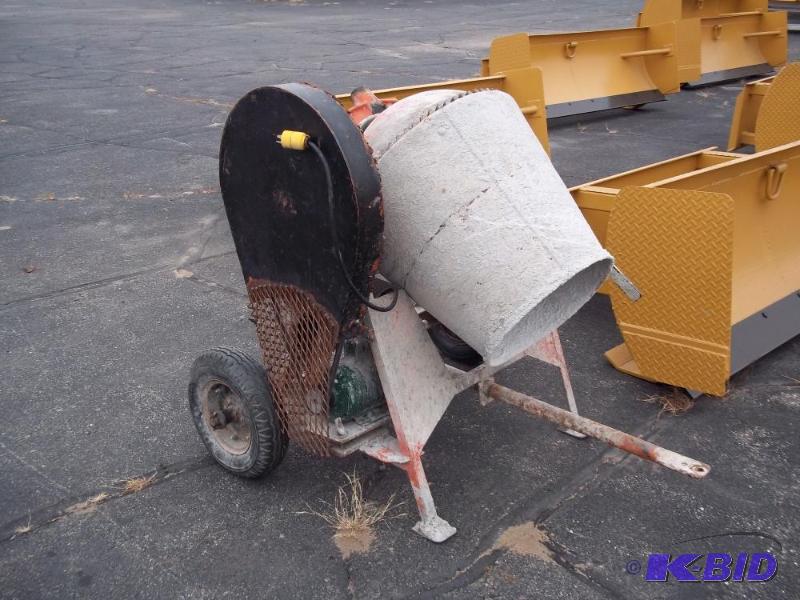 lot 11 image: Gilson Cement mixer, has one new tire. Consig...
