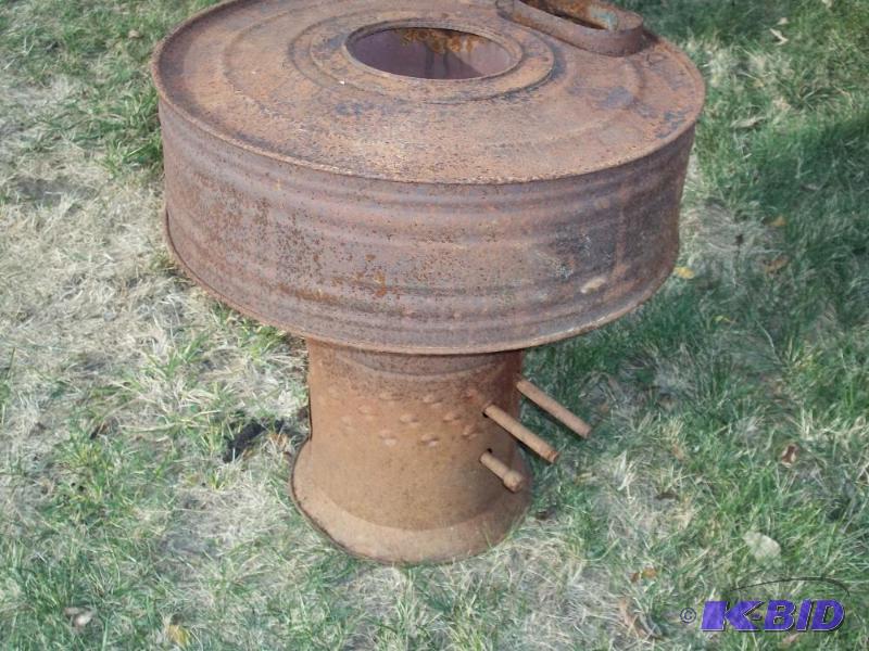 lot 14 image: Stock tank heater...