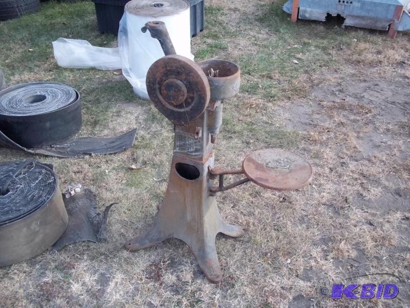 lot 19 image: De Laval Separator base...