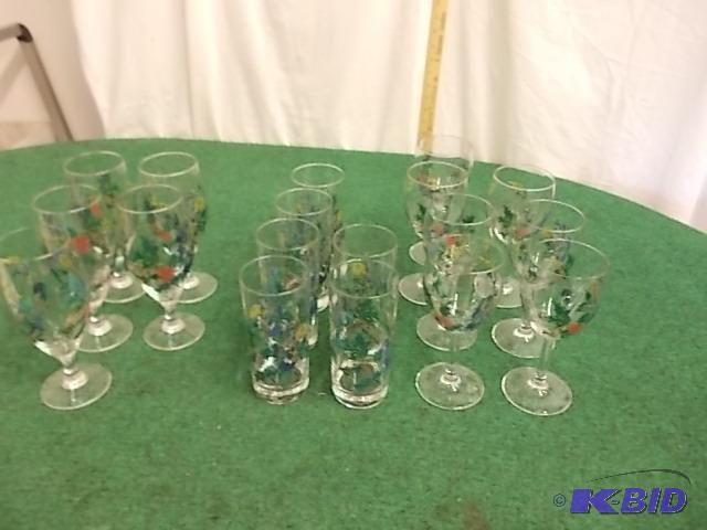 Portmerion&nbspHolly &amp Ivy Assorted Glas...