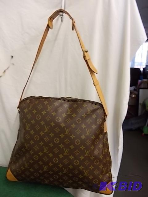 Louis Vuitton&nbspShoulder Bag With Zipper C...