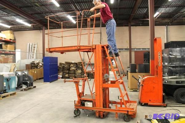lot 1 image: E-Z Rizer Electric Elevating Work Platform 30...