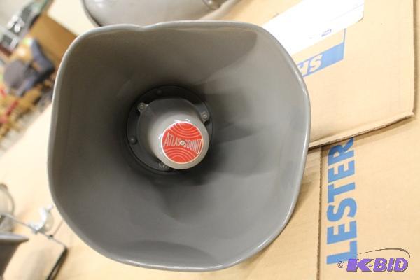 lot 21 image: Atlas VARI-TAP 15 Watt Speaker Model# AP-15t ...