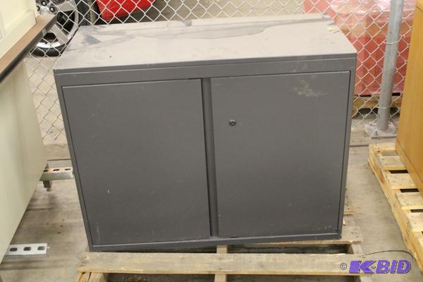 lot 62 image: Steel Tool Cabinet With Shelve And Lock ...