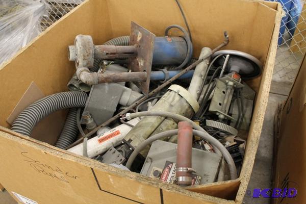 lot 68 image: Lot Of Big Box Full Of Miscellanies &nbspWet...