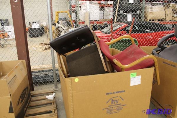 lot 74 image: Lot Of Big Box On A Palette Wood Reception Ch...