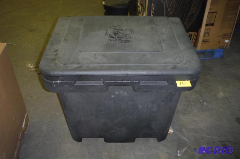 Buyers SaltDogg 9031100 8.8 Cubic Foot Poly Snow & Ice SaltIce-Melt Box