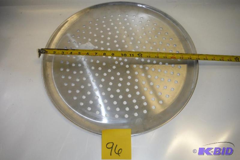 Browne Foodservice 575359 Thermalloy Aluminum Perforated Pizza Pan, 19-Inch