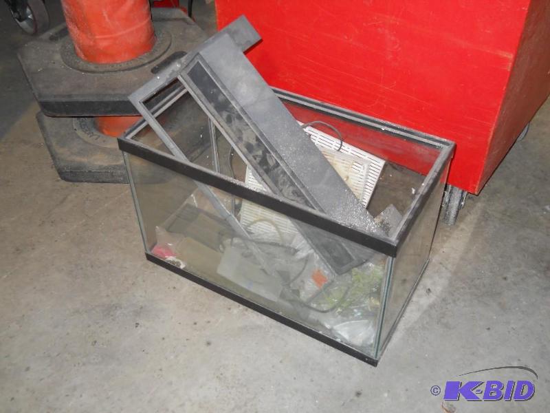 lot 13 image: Fish Tank...or home for a Tarantula