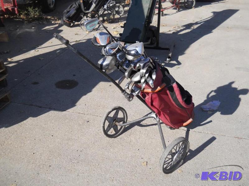 lot 16 image: Bag of Golf Clubs and a Cart