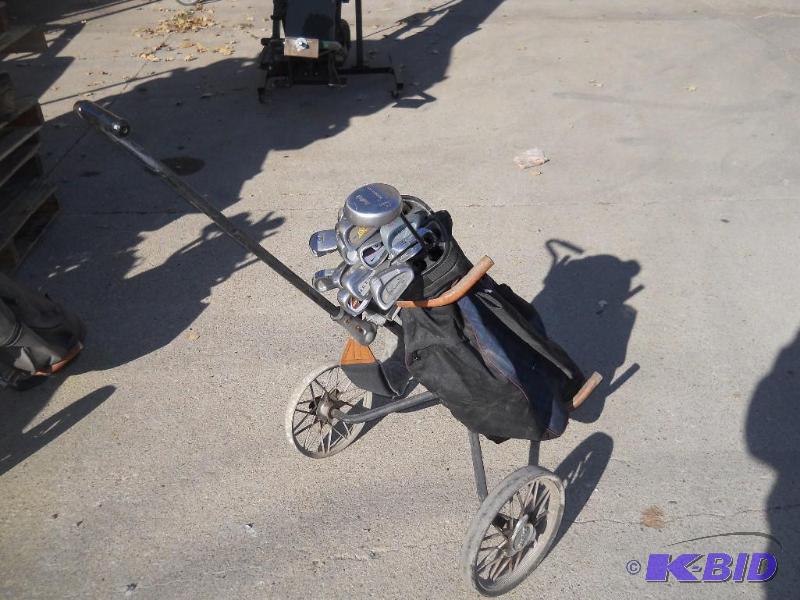 lot 17 image: Bag of Golf Clubs and a Cart
