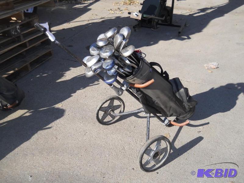 lot 18 image: Bag of Golf Clubs and a Cart