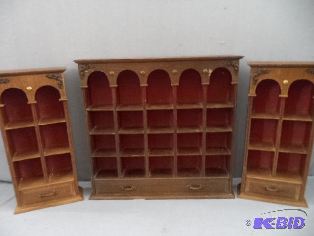 lot 120 image: Display Shelves