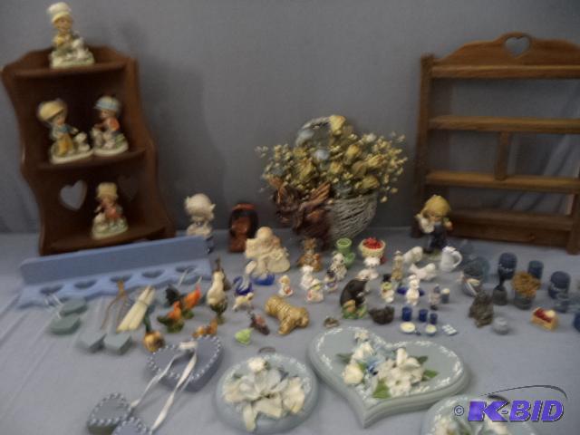 lot 121 image: Shelf and Knick Knacks