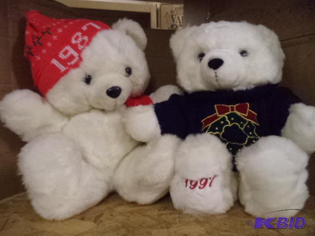 lot 126 image: Santa Bears