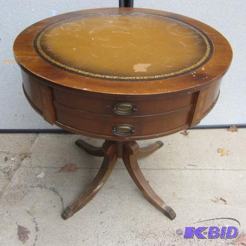lot 13 image: Drum Table
