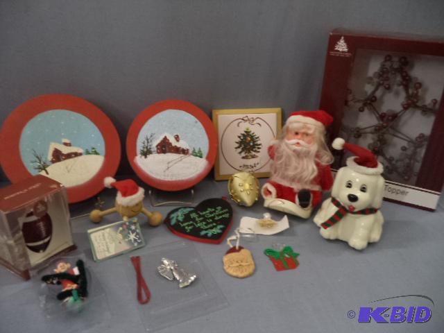 lot 132 image: Holiday Decorations