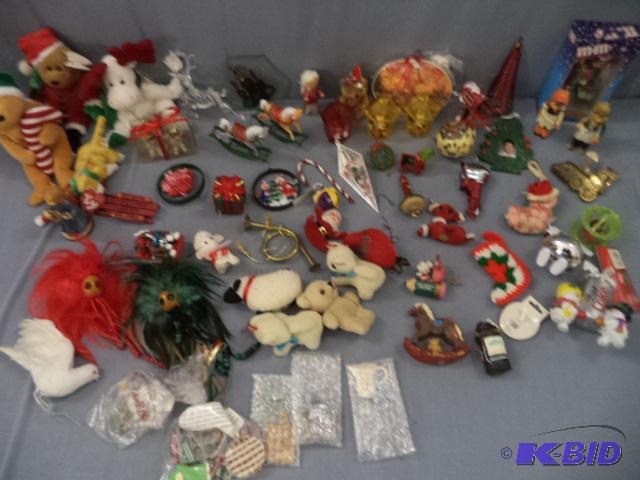 lot 133 image: Holiday Decorations