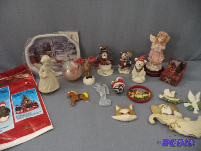 lot 134 image: Holiday Decorations