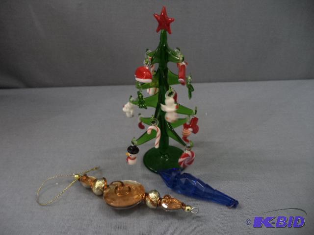 lot 141 image: Holiday Decorations