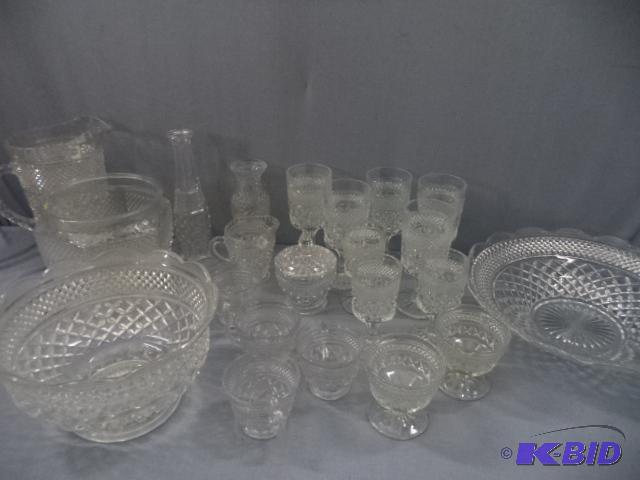 lot 151 image: Fancy Glassware