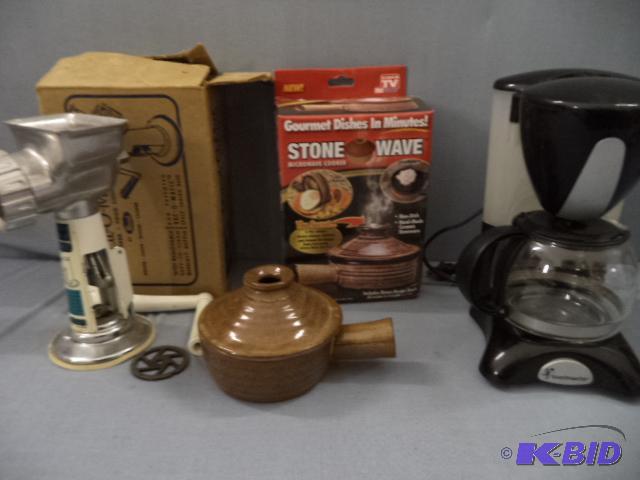 lot 168 image: Kitchenwares