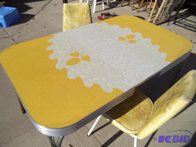 lot 17 image: Vintage Chrome Table