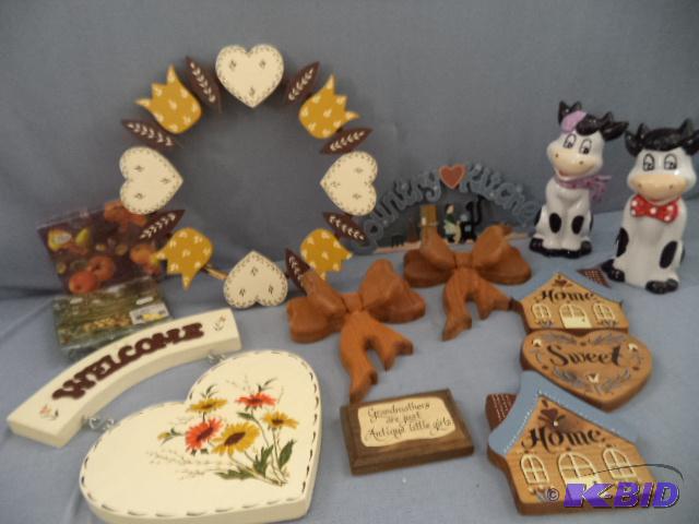 lot 175 image: Country Decor