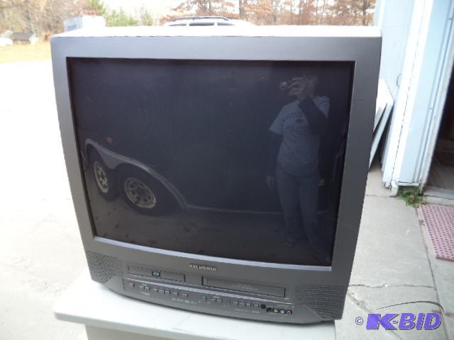 lot 207 image: Sylvania Television, DVD