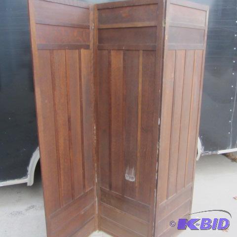 lot 227 image: Antique Oak Privacy Screen